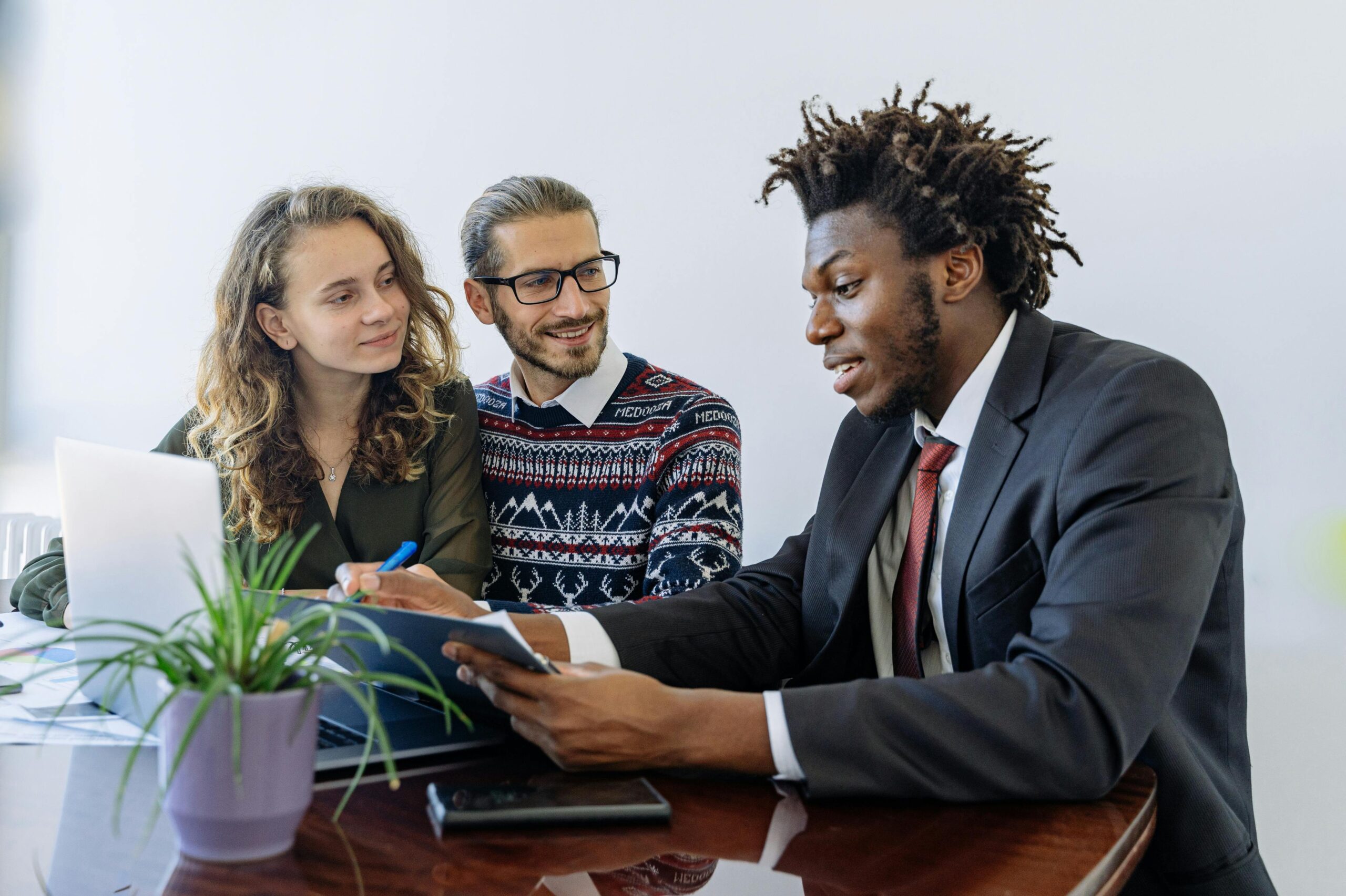 A salesperson having face-to-face marketing session with his customers.